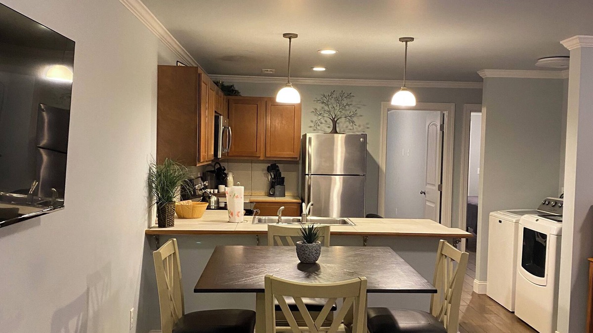 Chesterfield House | Cozy 2-bedroom townhome with WiFi, AC in charming Chesterfield