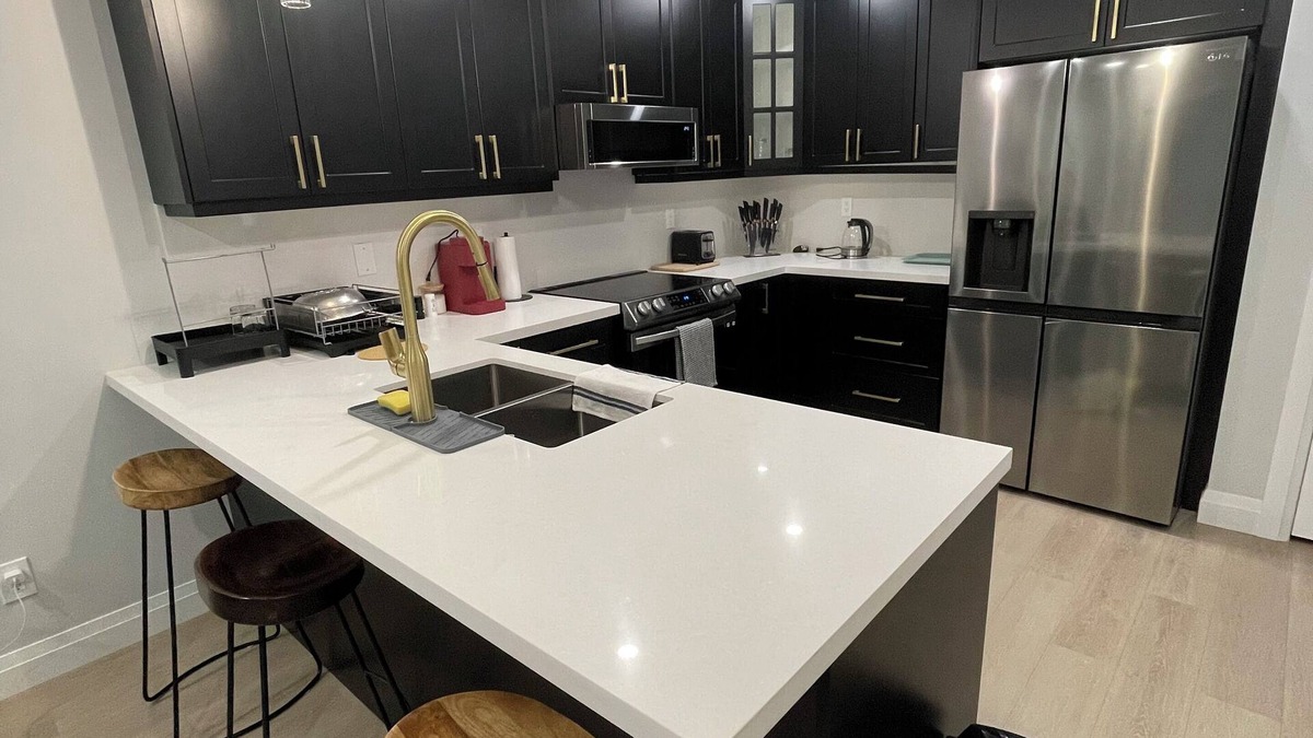 Cannifton House | Cozy 2-bedroom townhome in amazing Belleville with AC, WiFi