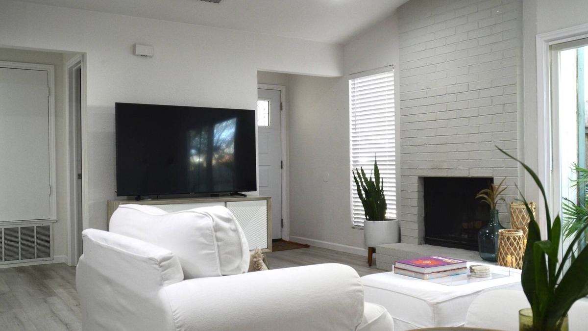 Wyldwood House | Cozy 2-bedroom Townhome with Fenced Back Yard, in Welcoming Austin