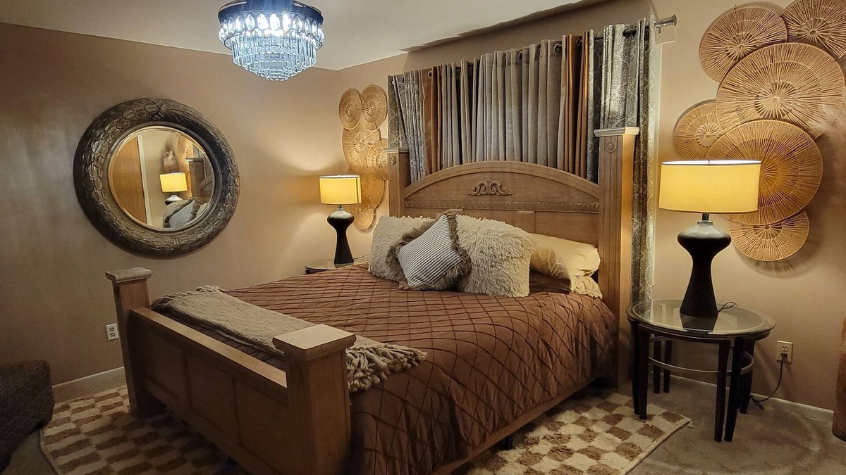 DeKalb House | Cozy 2-bedroom townhome in tranquil DeKalb with AC, WiFi
