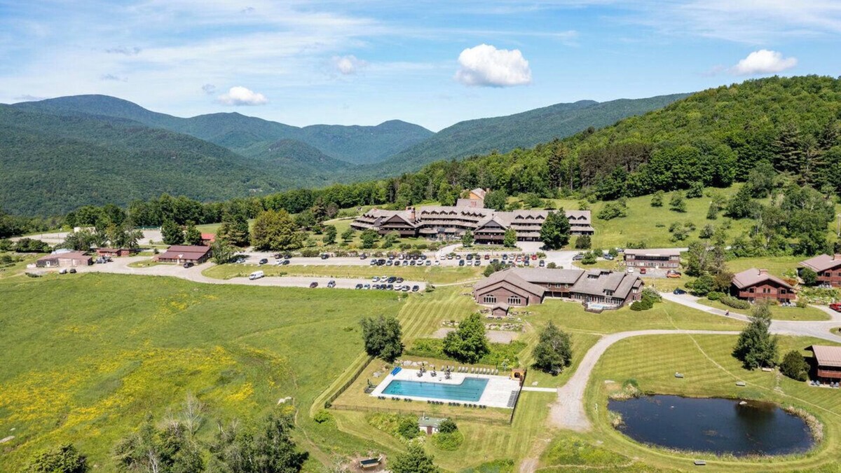 Moscow Condo | Cozy 2-bedroom Trapp Family Lodge ski Guest House in Stowe VT