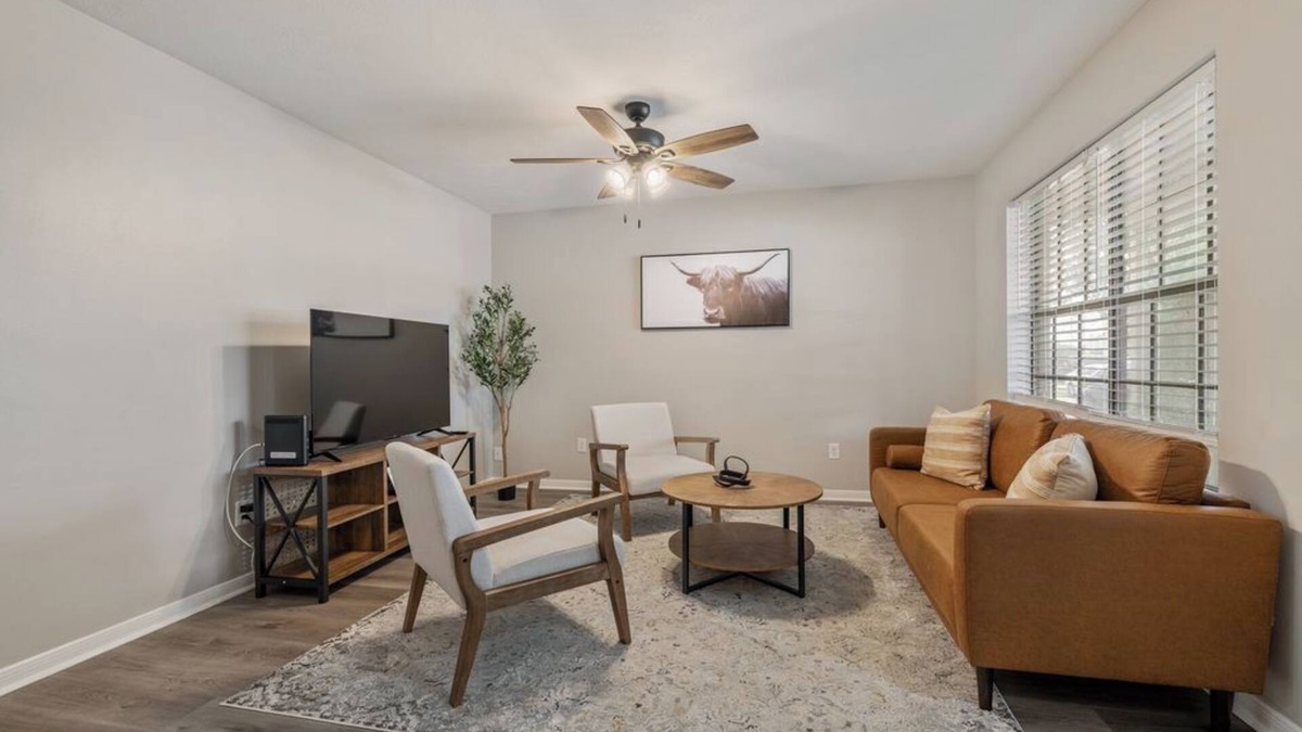 Southwood Valley Apartment | Cozy 2-bedroom apartment with WiFi, AC in central College Station