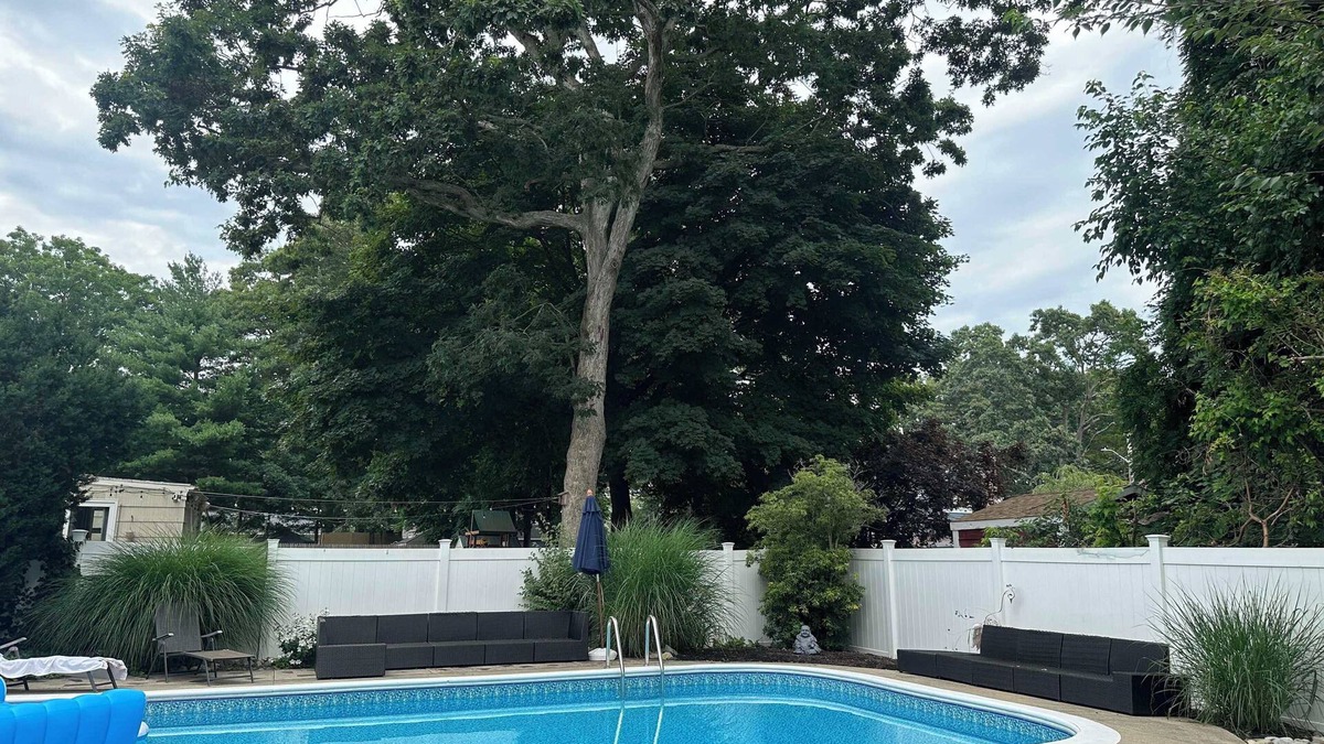 Riverside House | Cozy 2-bedroom, 1-bathroom house in beautiful East Providence/Riverside.