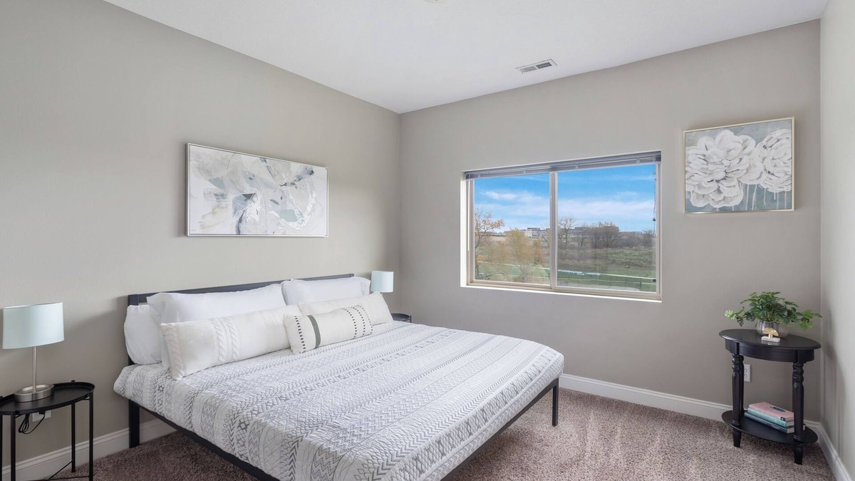West Des Moines Apartment | Cozy 2-bedroom apartment in peaceful West Des Moines with AC, WiFi