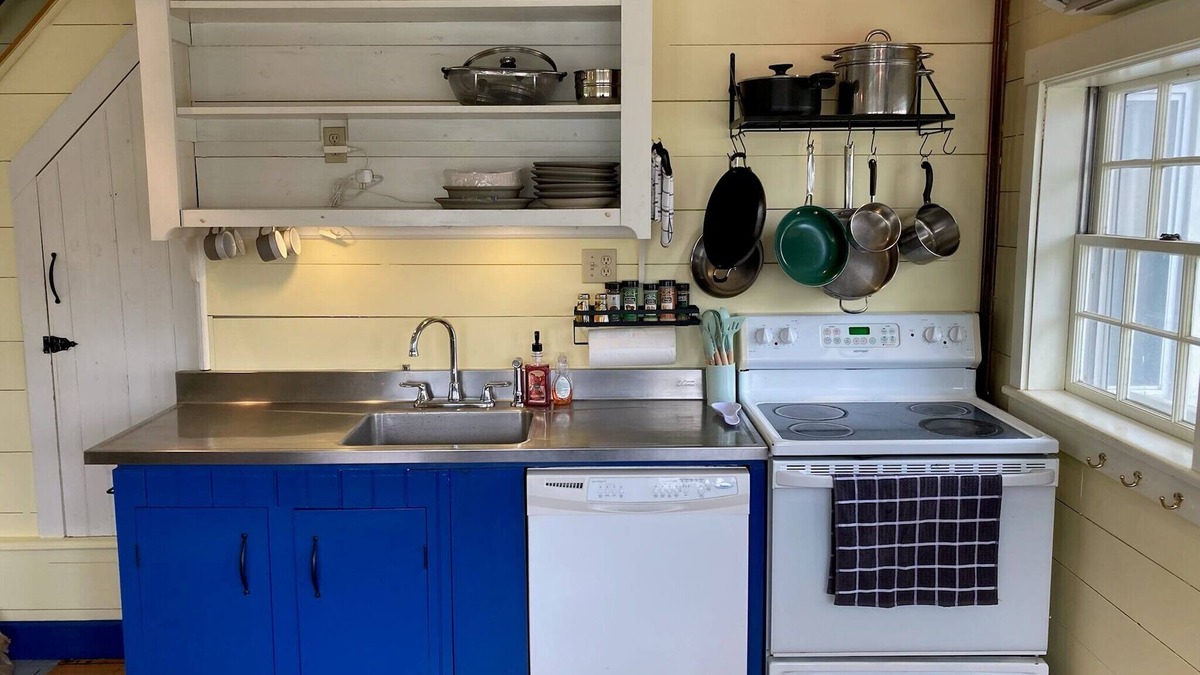 Vinalhaven Apartment | Cozy 2 Bedroom Vinalhaven In-Town Pleasant St Home