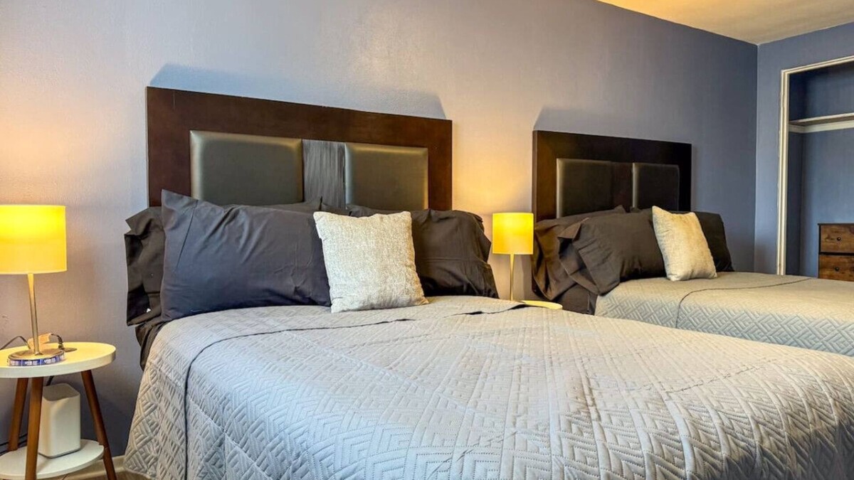 Mount Oliver Apartment | Cozy 2 Bedroom w/5 Beds + Sofa Bed & WIFI!