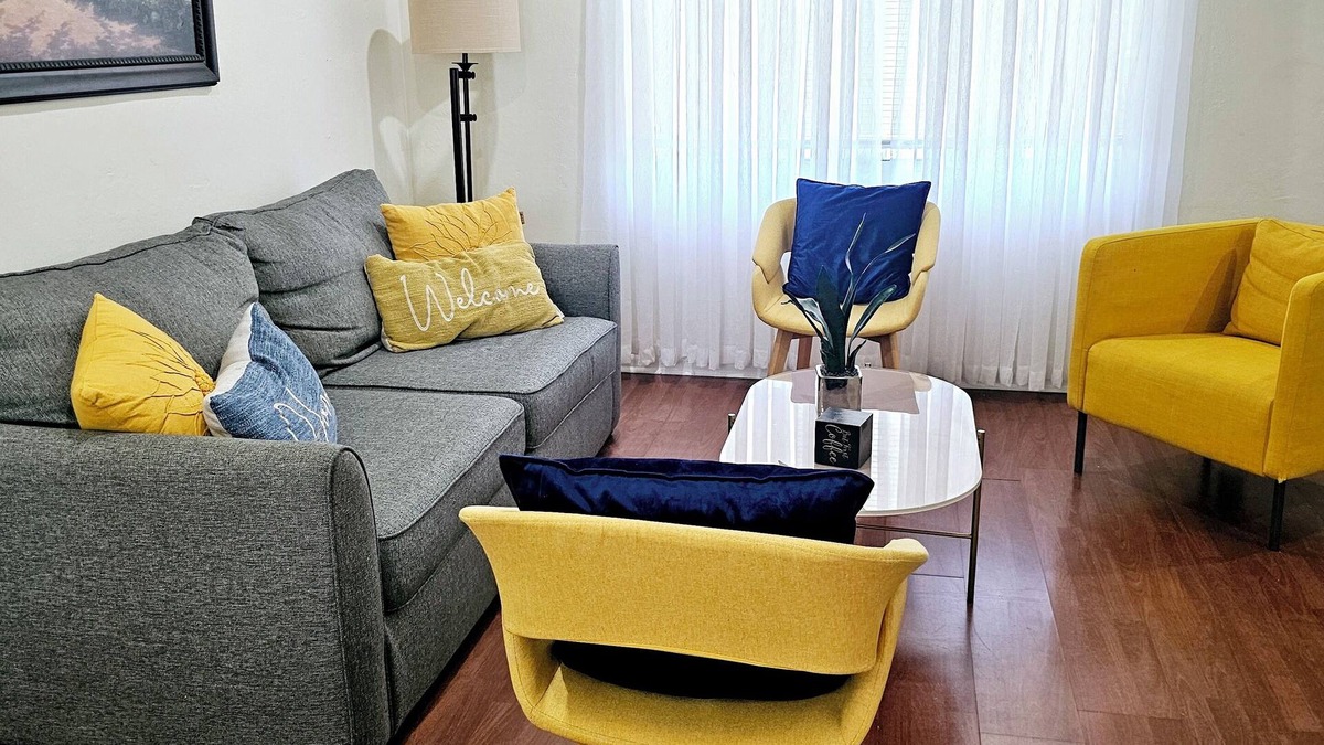 Biscayne Park House | Cozy 2 Bedroom with free parking on Premise