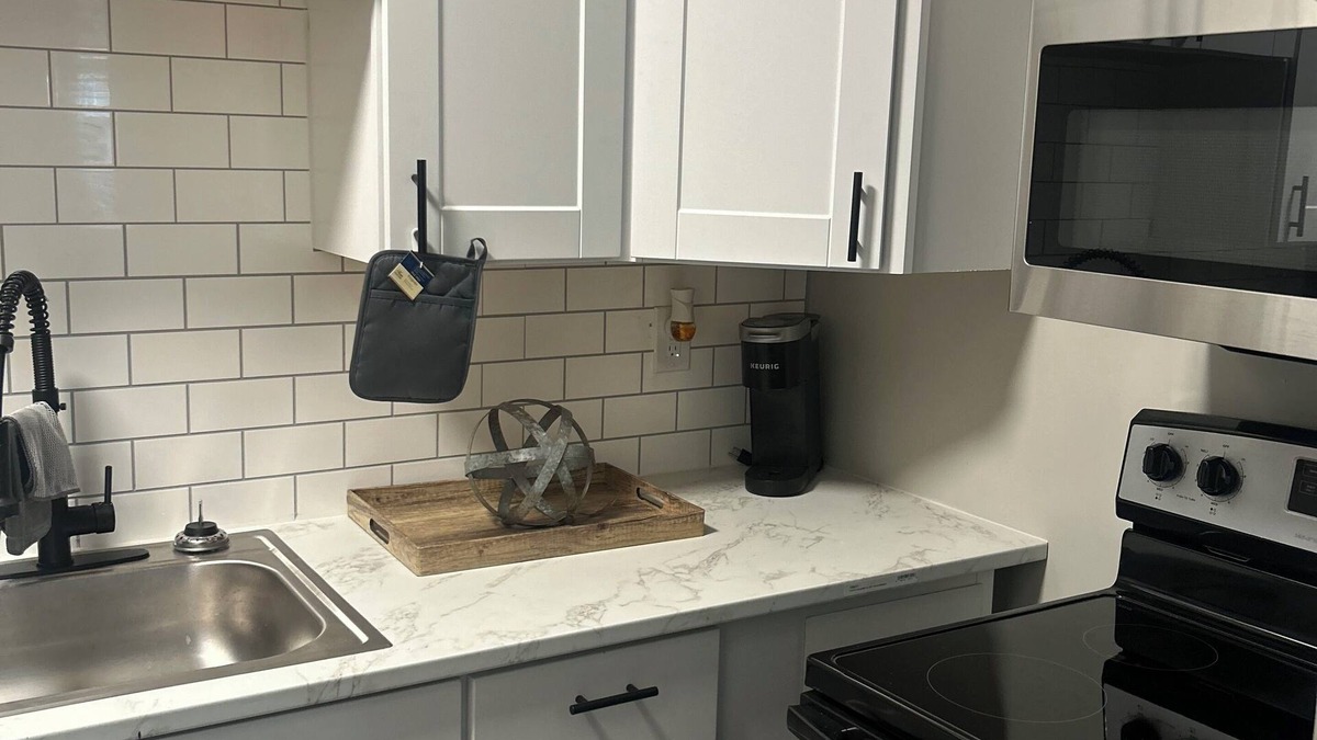 Avondale Apartment | Cozy 2-bedroom with WiFi & Off Street Parking. Near Zoo, Hospitals, Xavier, & UC