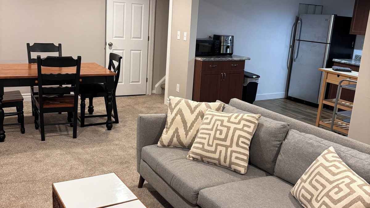 Federal Heights Apartment | Cozy 2 bedroon basement apartment. Midway between Boulder and Denver.
