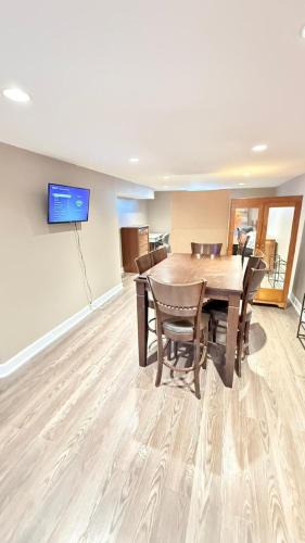 Windsor Apartment | Cozy 2 Beds Basement Suite