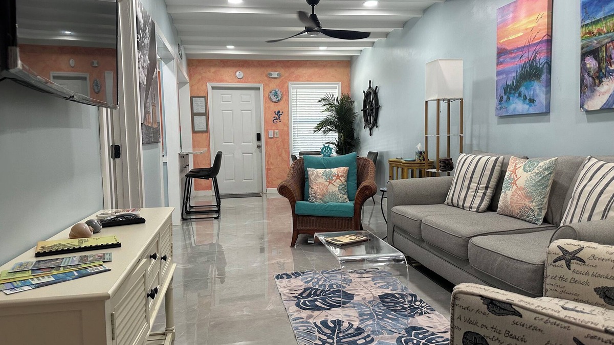 Marathon House | Cozy 2-BR 2-BA bungalow near beaches and 7-Mile Bridge - Pet Friendly!