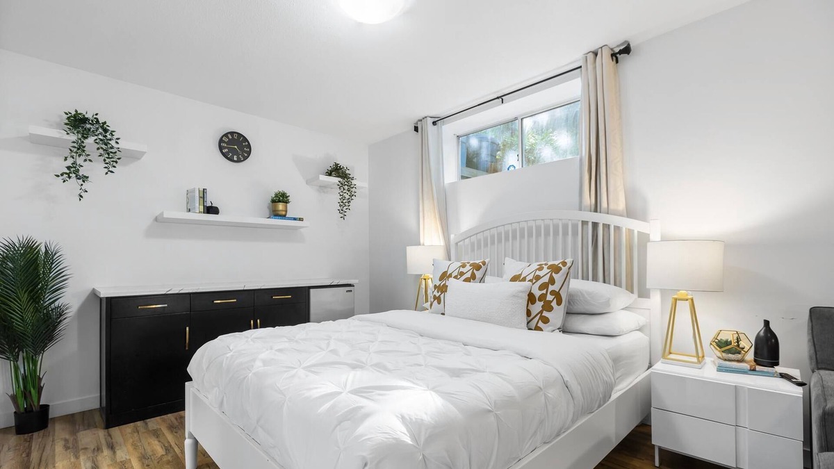 Townline Hill House | Cozy 2 BR basement suite w/ Hot Tub + Home Gym