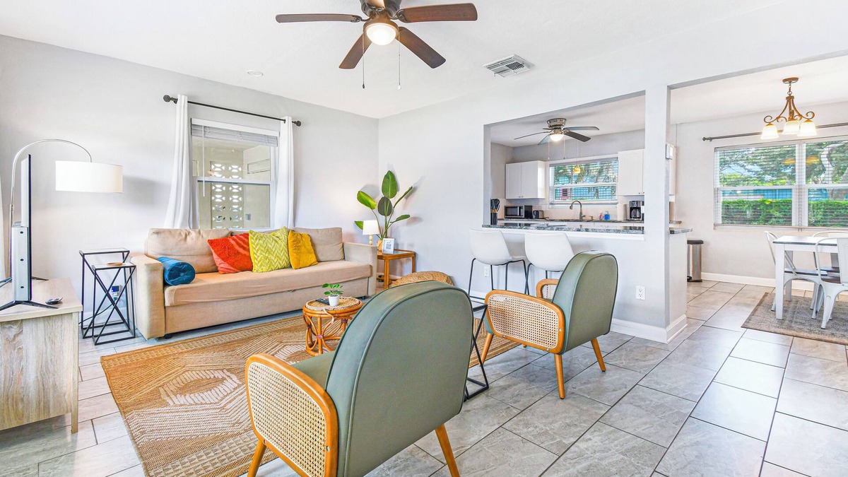Palm Harbor House | Cozy 2 BR Home, walking distance to Crystal Beach/Park - Quaint Family Getaway!