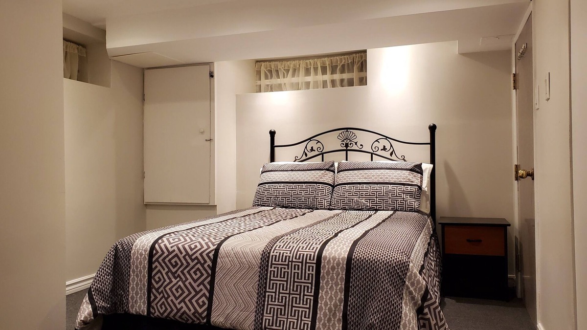 Little Italy Apartment | Cozy 2 BR In the Heart of Little Italy