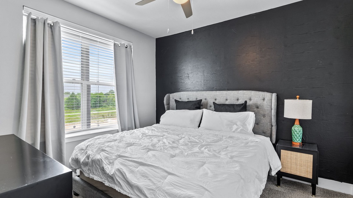 Lewisville Apartment | Cozy 2 BR king bed, lux pool DFW