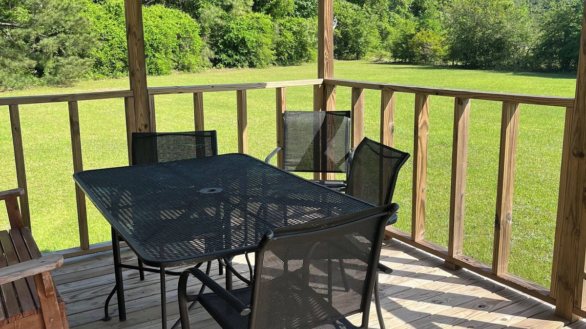 Bucks House | Cozy 2-BR MH in wonderful country setting. Short drive to Industrial Plants