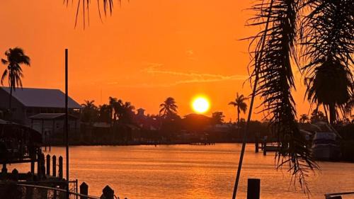 Fort Myers Shores House | Cozy 2 BR Waterfront home with Heated Pool