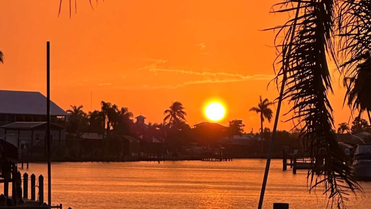 Fort Myers Shores House | *Cozy 2 BR * Waterfront home with Heated Pool