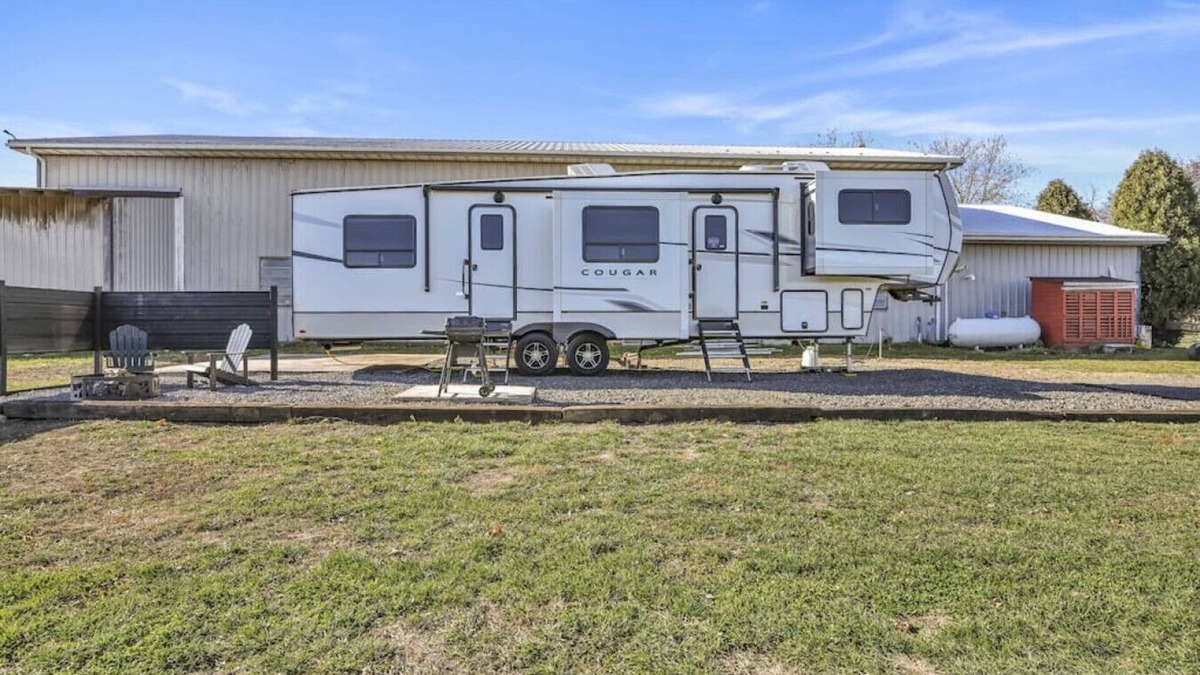 Pine Grove House | Cozy 2-Guest RV on Nature Farm