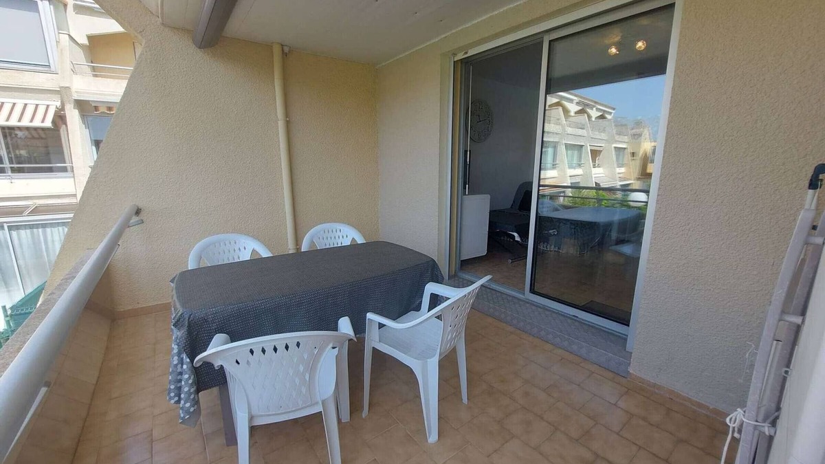 Marseillan Plage Apartment | Cozy 2-Room Apartment for 4 with Pool View, Terrace, and Private Parking