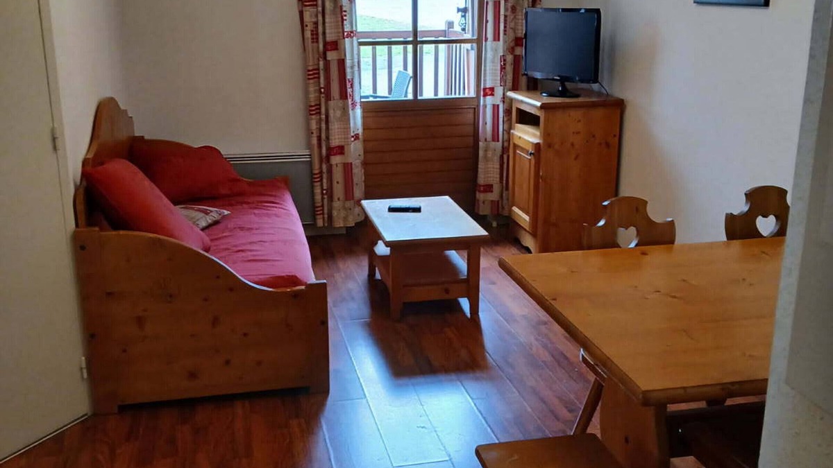 Vignec Apartment | Cozy 2-Room Apartment for 6 with Terrace and Pool Access Near Saint-Lary-Soulan
