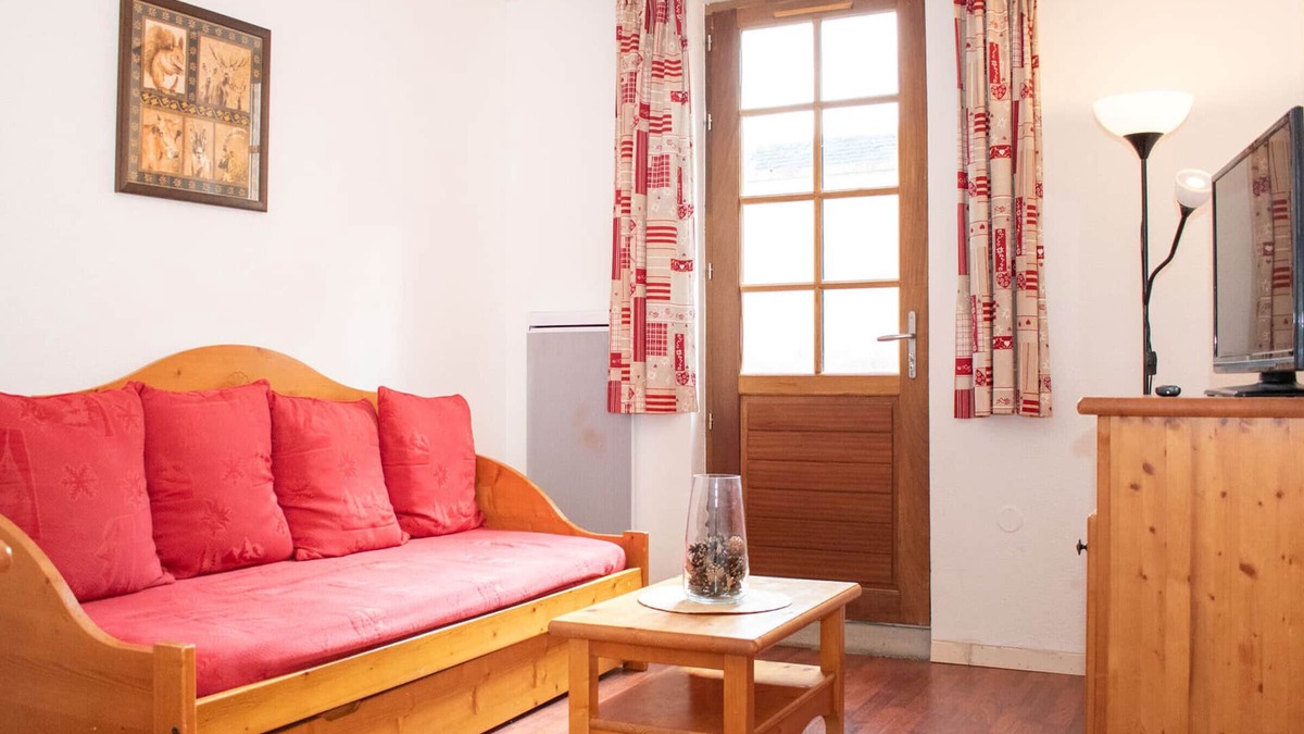 Vignec Apartment | Cozy 2-Room Apartment for 6 with Terrace and Seasonal Pool Access in Vignec Village