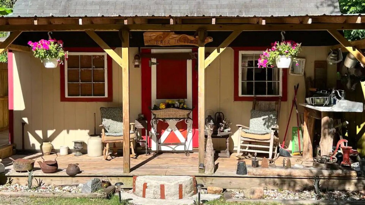 Yulee Cabin | Cozy 200 ft tiny house with WiFi, AC, located in nature and close to so much.