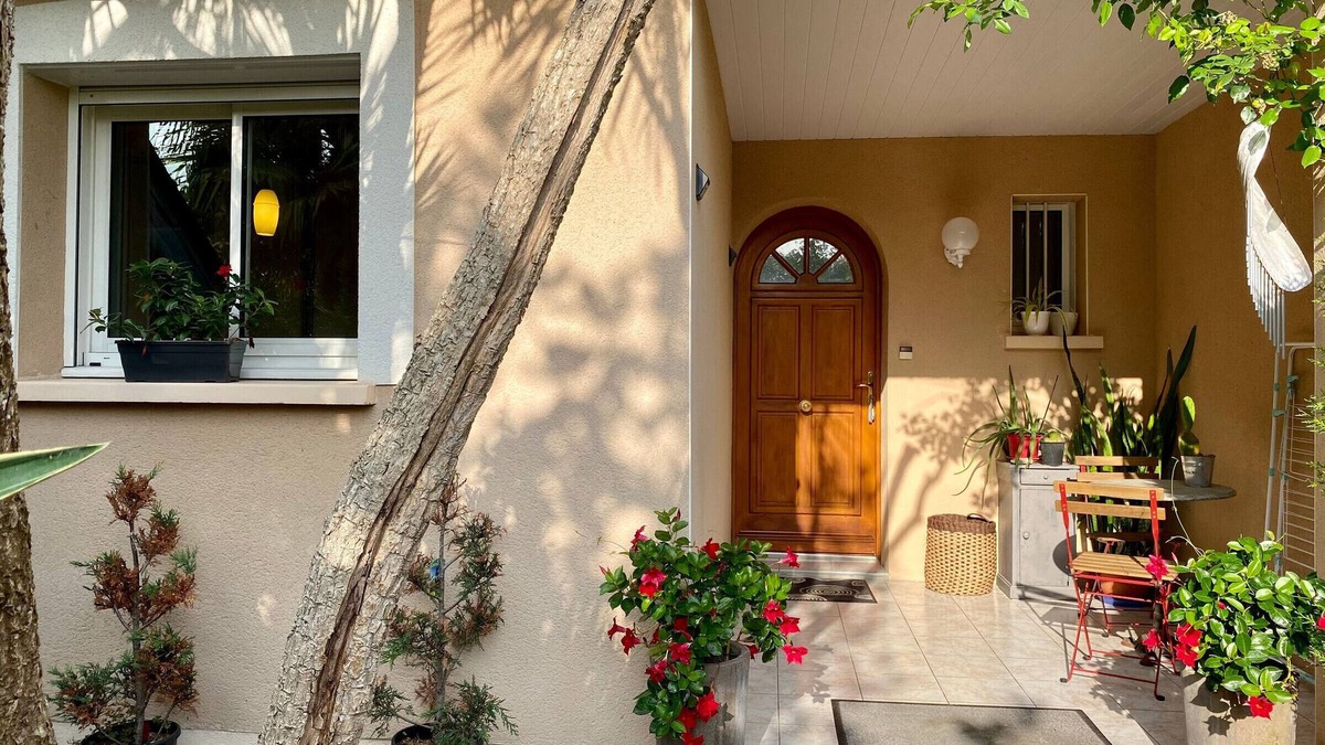 Pontchateau Cottage | Cozy 2000s Home in Peaceful Village, Private Garden, Nearby Beaches, WiFi, A/C, Parking
