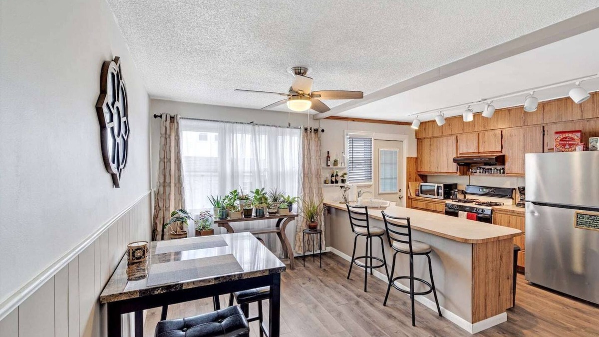 Swarthmorewood House | Cozy 2B/1B by Swarthmore w Driveway!