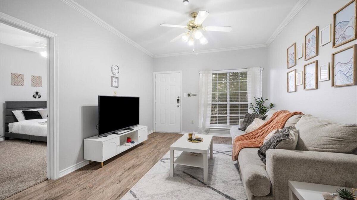 Cherrywood Apartment | Cozy 2B/2B-Heart of ATX-Walk to Moody UT ACL & SXSW