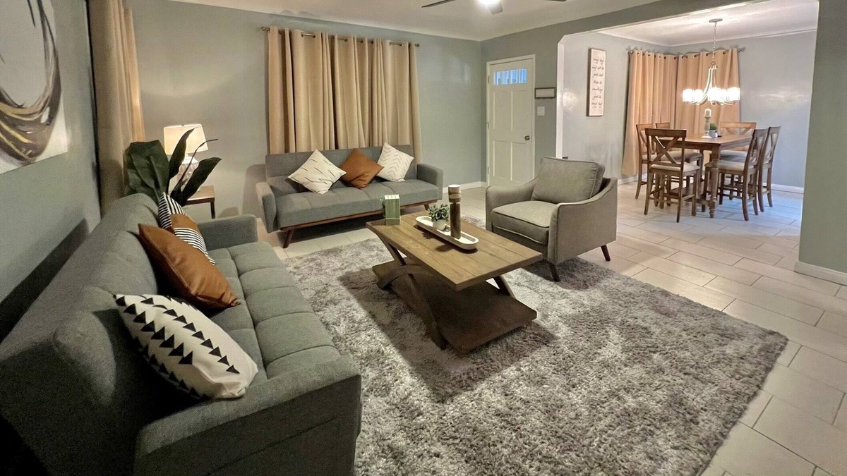 South Gate House | Cozy 2B home, free parking on premise, & near LAX