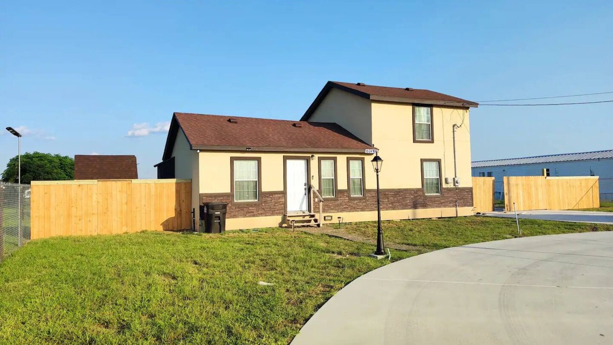 Monte Alto House | Cozy 2BD + 2BA house in Edinburg with Wi-Fi and AC