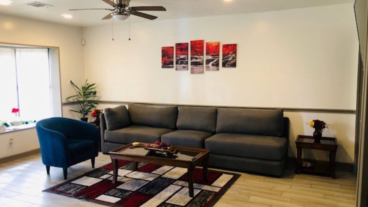 Houston House | Cozy 2BD/2BR vacation home just 10 minutes from Houston Hobby Airport