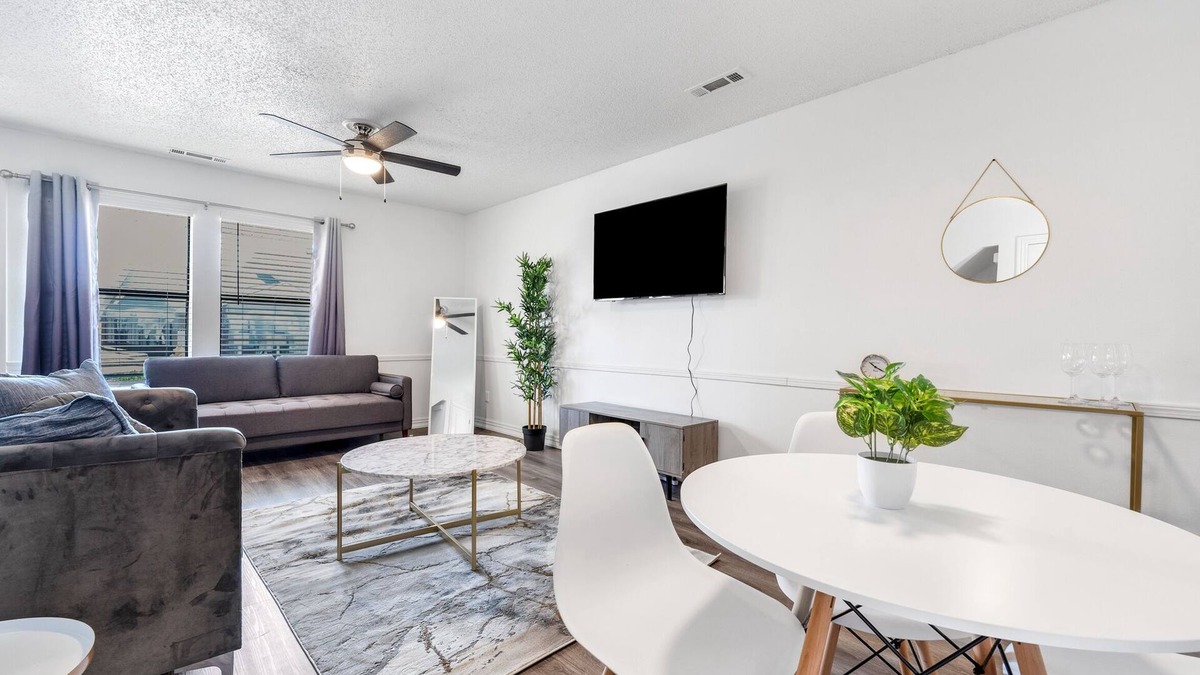 Bentonville Apartment | Cozy 2BD Near Walmart HQ | Long Stay Discounts