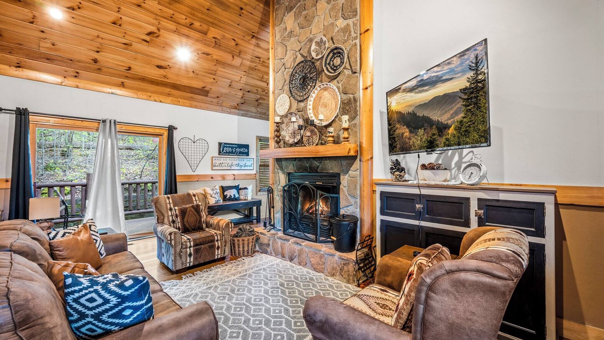 Wears Valley Cabin | COZY 2BD Retreat! HOT TUB! Nestled in the Woods!
