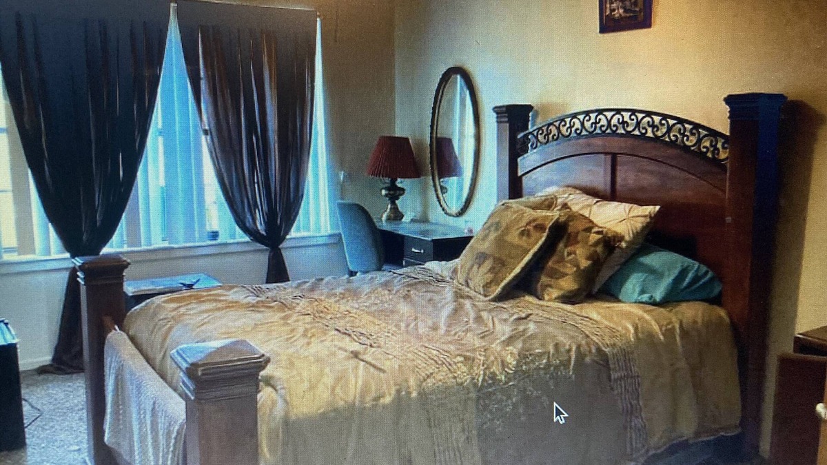 Wichita Falls House | Cozy 2Bed 1bath home w/fireplace. Bed&Breakfast.Sleeps 3. Close to MSU/SAFB/MPEC