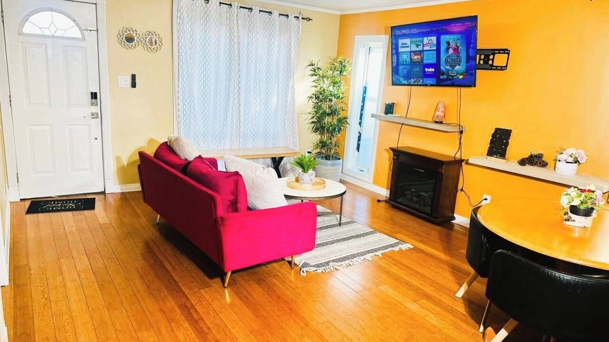 North Central Edmonton House | Cozy 2BER Home Near Commonwealth Stadium
