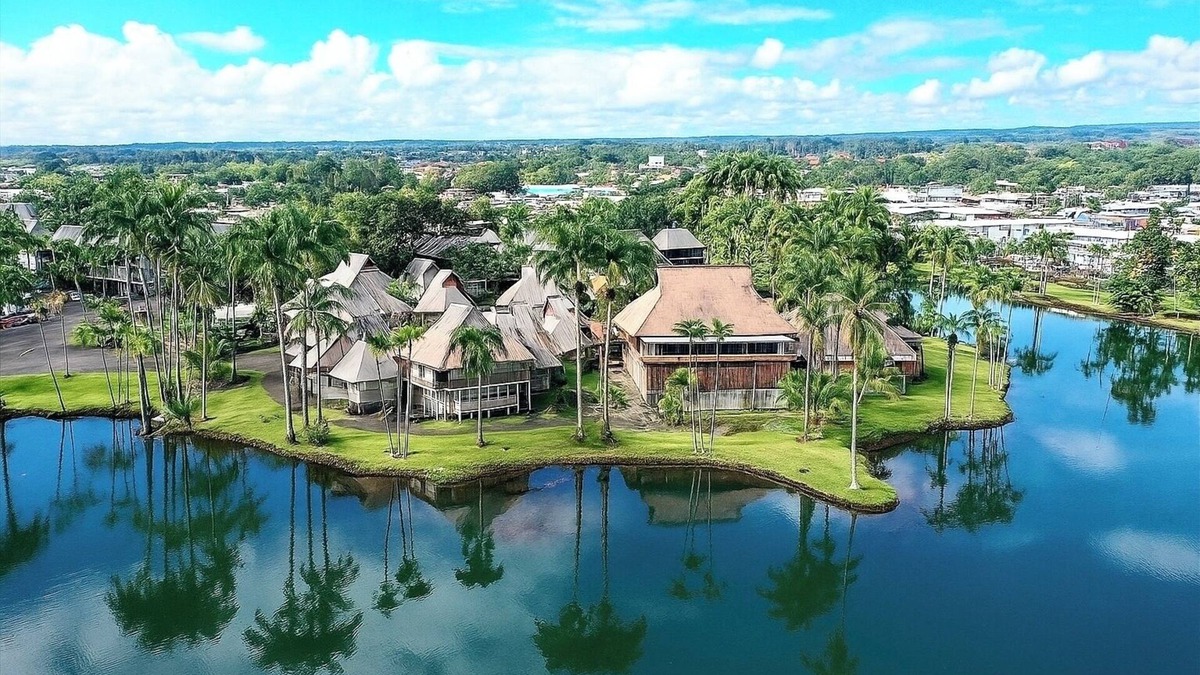 Hilo Apartment | Cozy 2br 1ba Apt in Waiakea Villas with work space