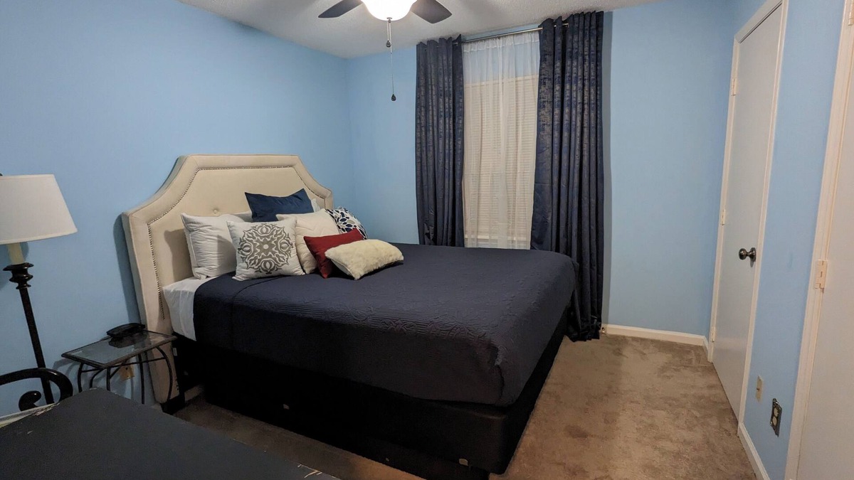 Greensboro Condo | Cozy 2BR/1BA Condo with Modern Furnishings, High-Speed Wi-Fi, In-Unit Laundry