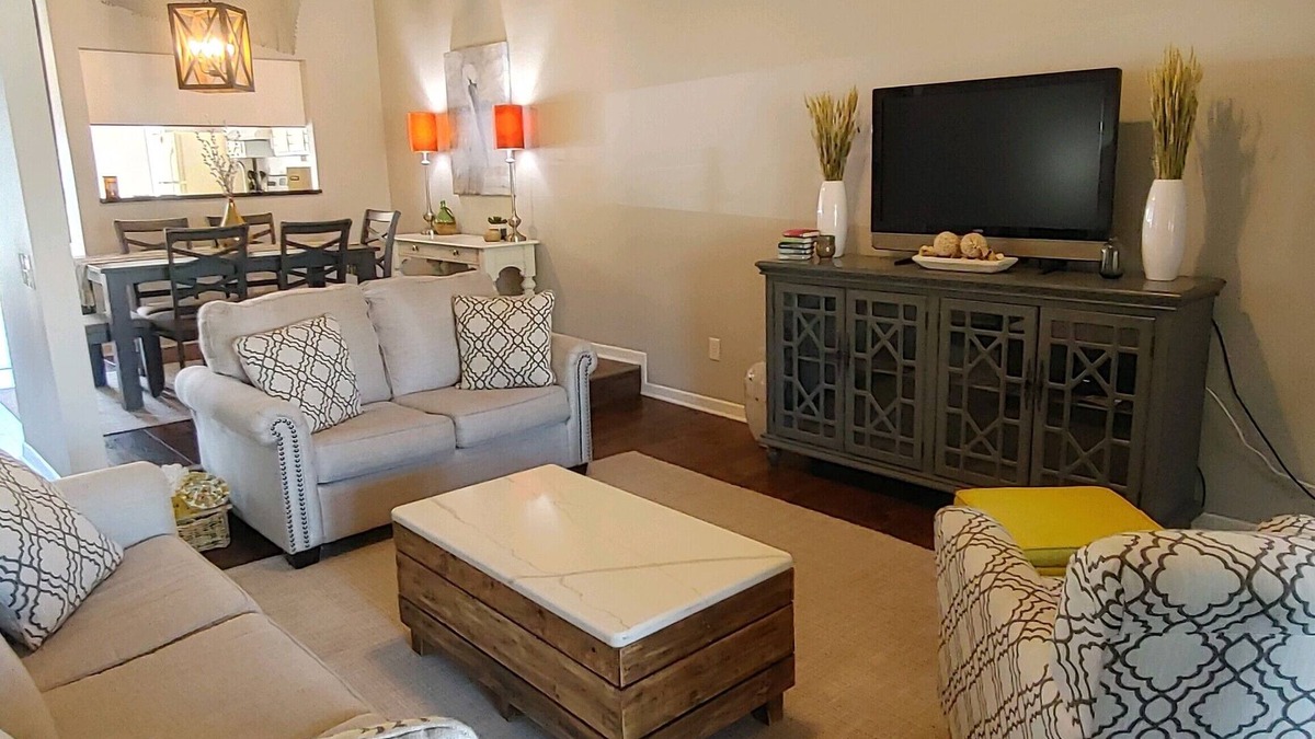 Silver Sands House | COZY 2BR 2 BA 1/2 MILE FROM THE BEACH!