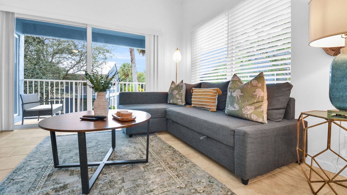 Boca Raton Apartment | Cozy 2BR, 2BA apartment on top floor in quiet West Boca Raton community