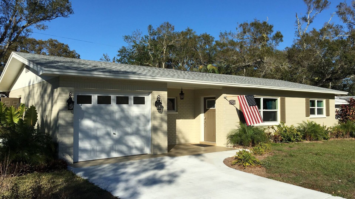 Walsingham House | Cozy 2BR/2BR, pool, jacuzzi, 10 minutes to beaches