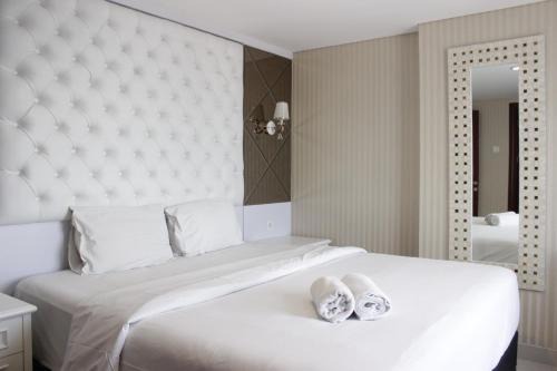 Braga Apartment | Cozy 2BR Apartment at Tamansari Tera Residence near BIP By Travelio