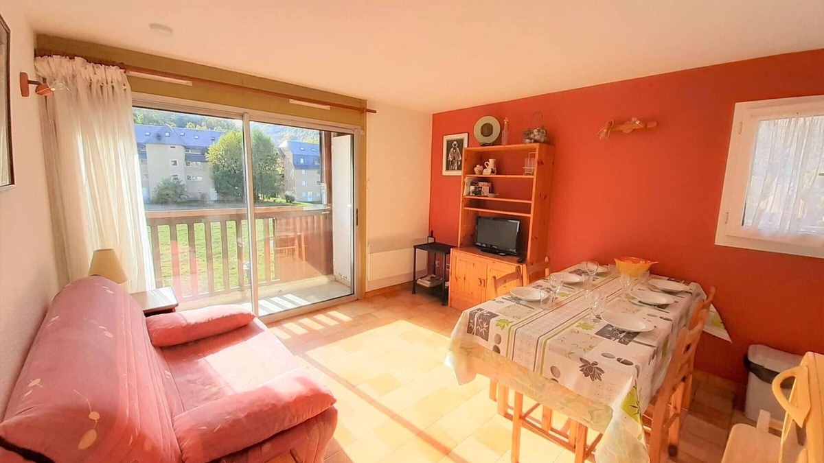 Saint-Lary-Soulan Apartment | Cozy 2BR Apt for 6 with Balcony, Parking & Ski Locker in Saint-Lary-Soulan