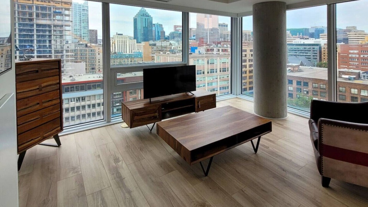 Quartier des Spectacles Apartment | Cozy 2BR Apt with Pool, Workspace and Fire Lounge