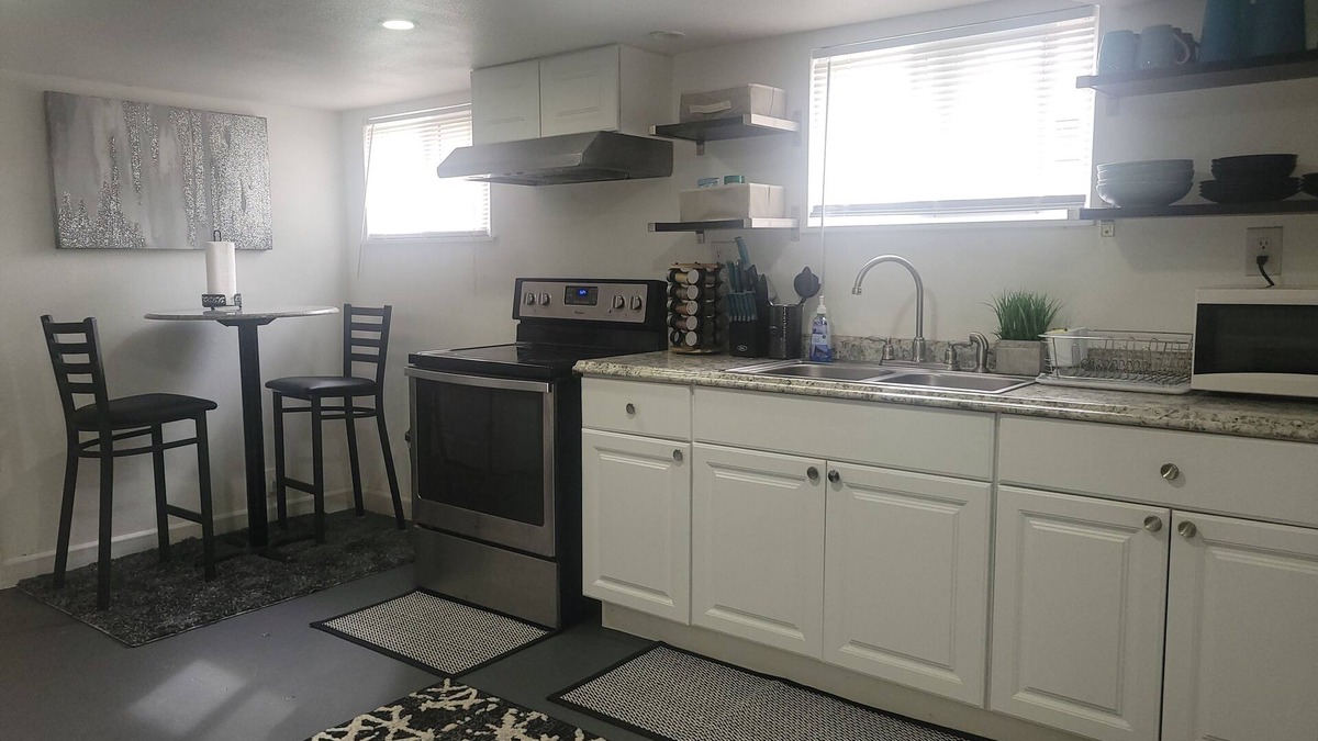 Brighton House | Cozy 2br bottom unit steps from Light Rail train