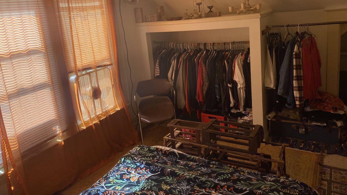 Kalamazoo House | Cozy 2BR Bungalow Overlooking Beautiful Cemetery / Near Campus & Downtown