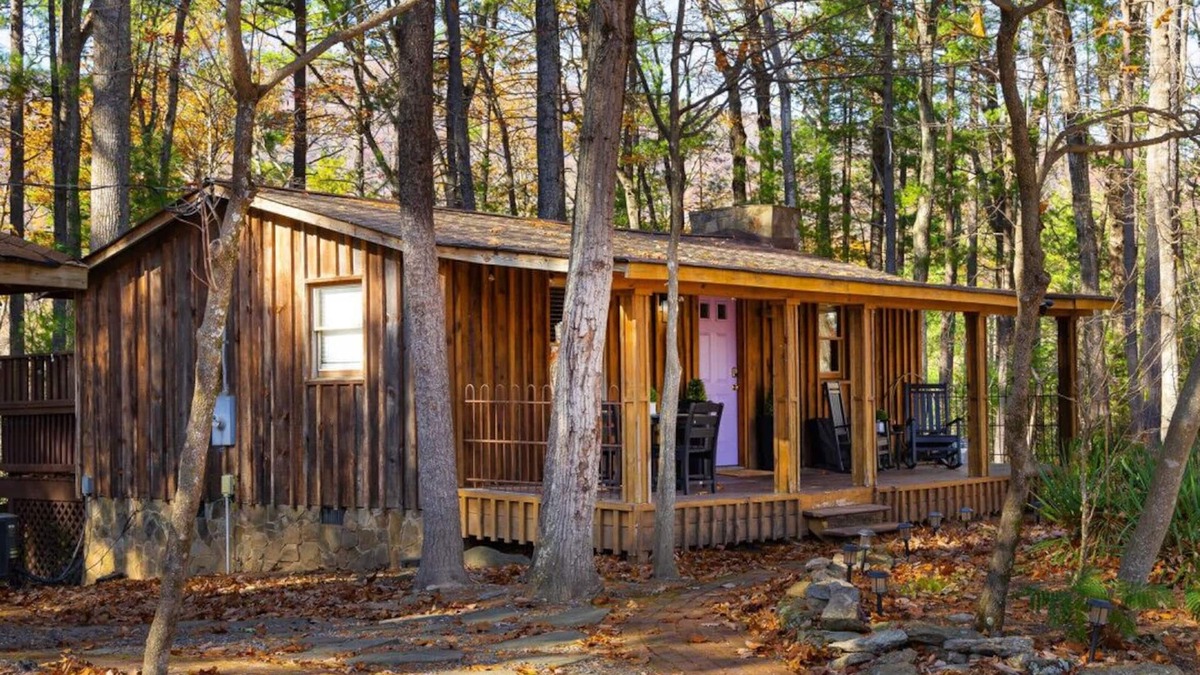 Stanardsville House | Cozy 2BR Cabin w/Hot Tub, Fire Pit Near Shenandoah