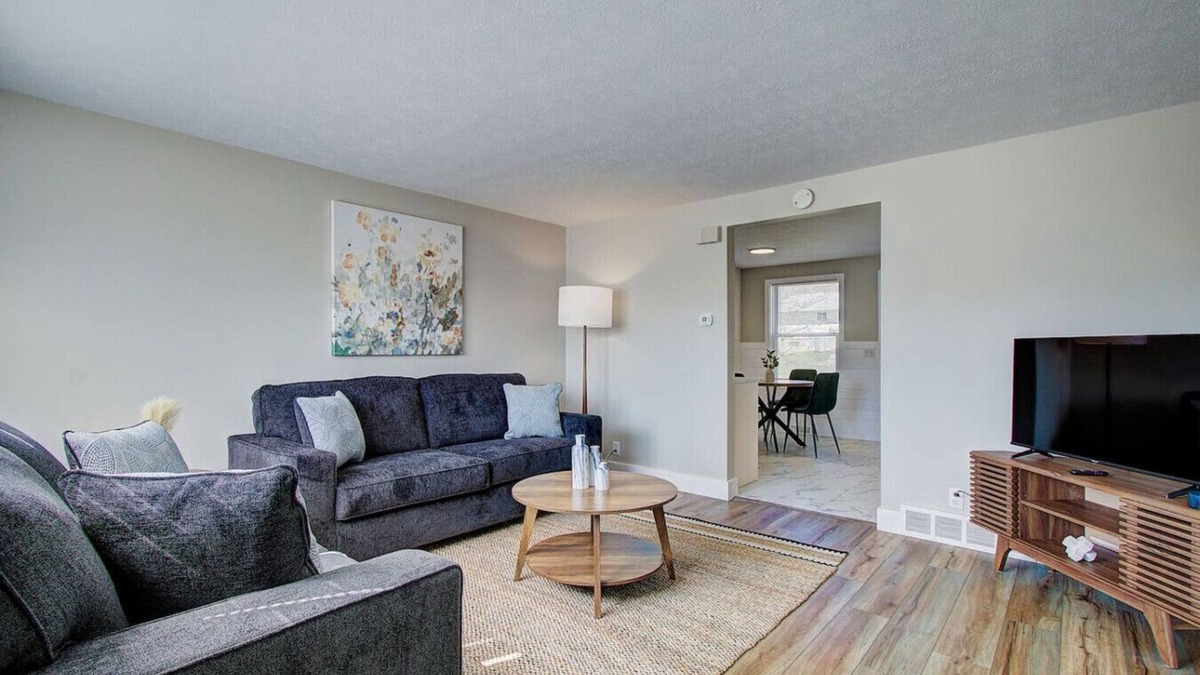 North Canton Apartment | Cozy 2BR | Central North Canton w/Garage