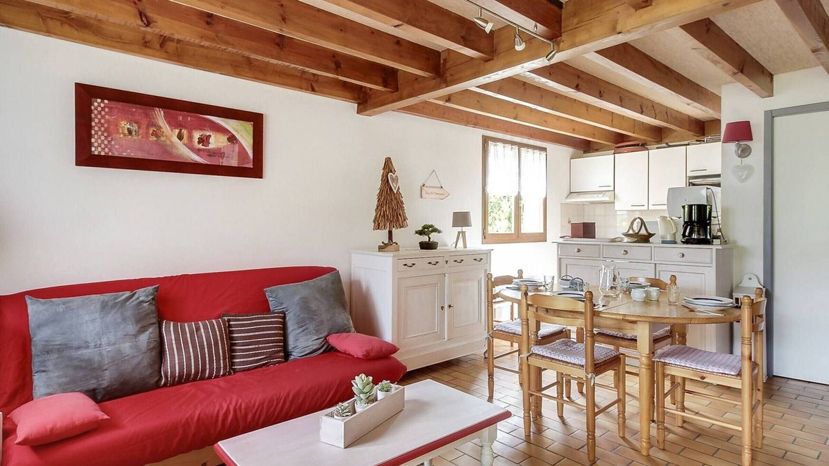 Cauterets Apartment | Cozy 2BR Chalet for 6 with Parking, WiFi, Terrace & Balcony – Close to Ski Lift
